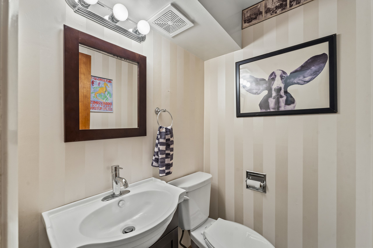 27052 W Lakeview Drive, Lake Barrington, IL 60084