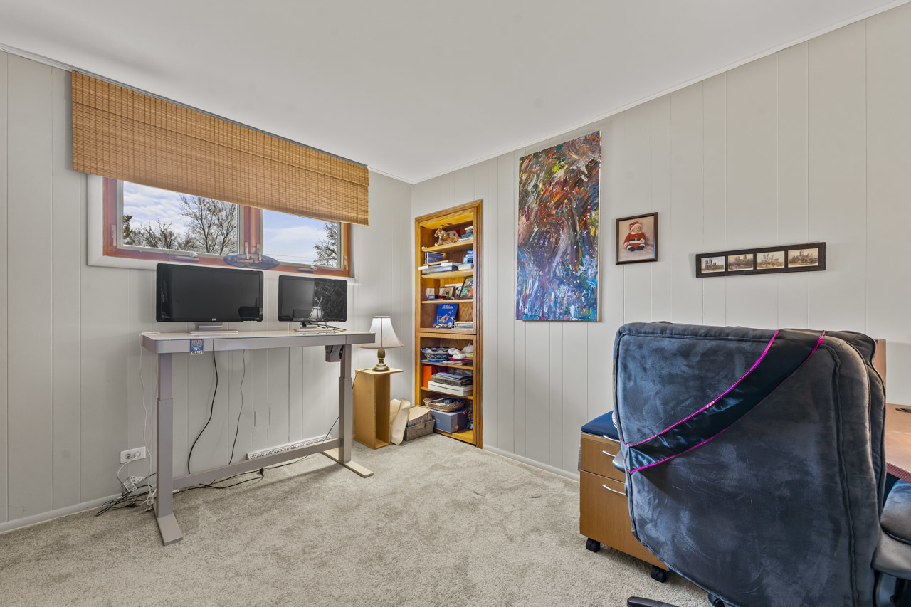 27052 W Lakeview Drive, Lake Barrington, IL 60084