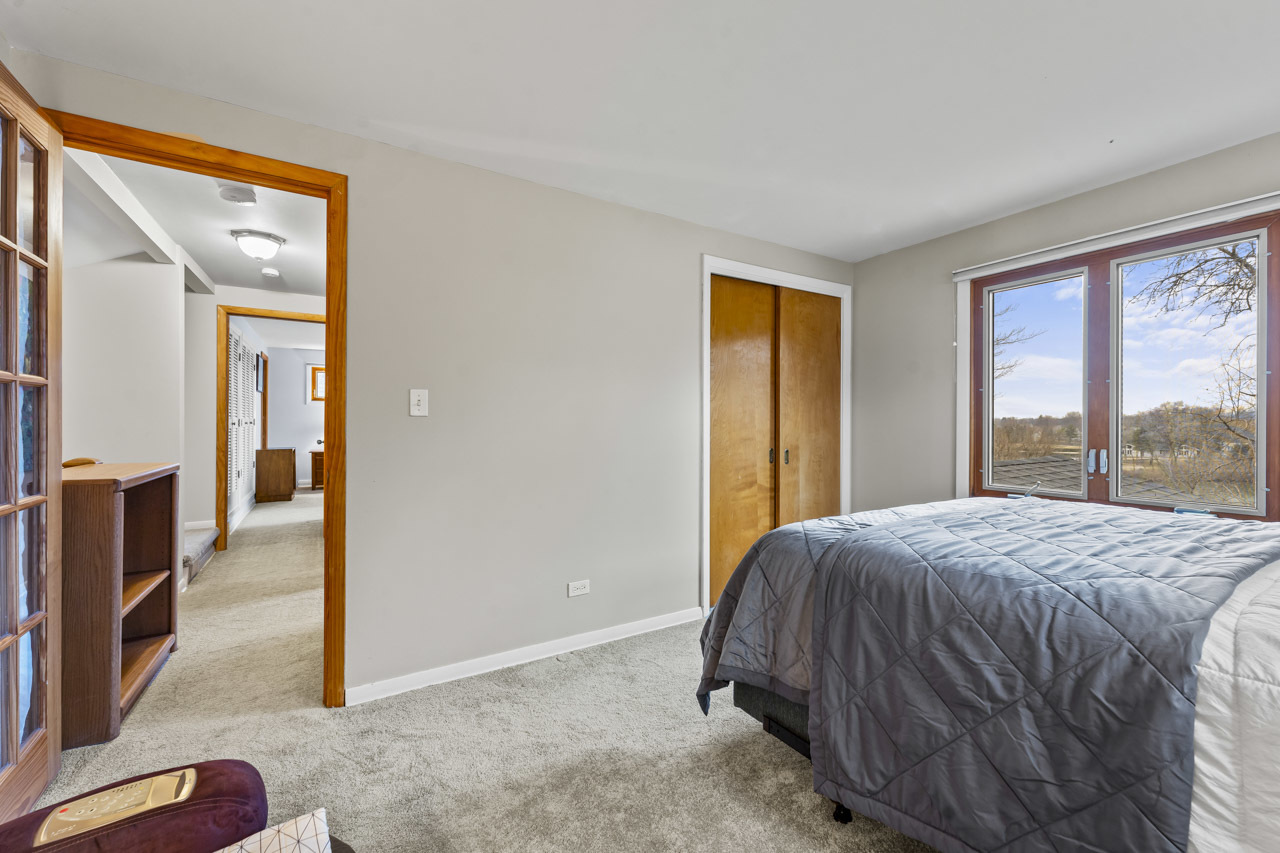 27052 W Lakeview Drive, Lake Barrington, IL 60084