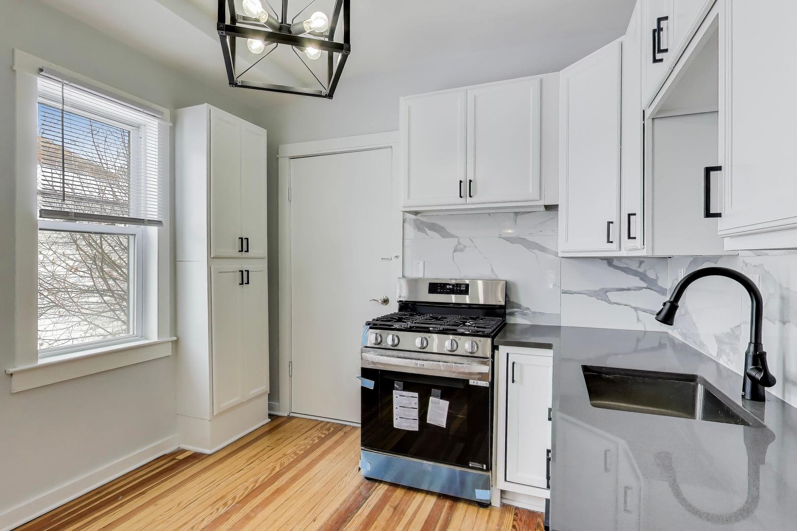 1638 Oakwood Avenue, Des Plaines, IL 60016