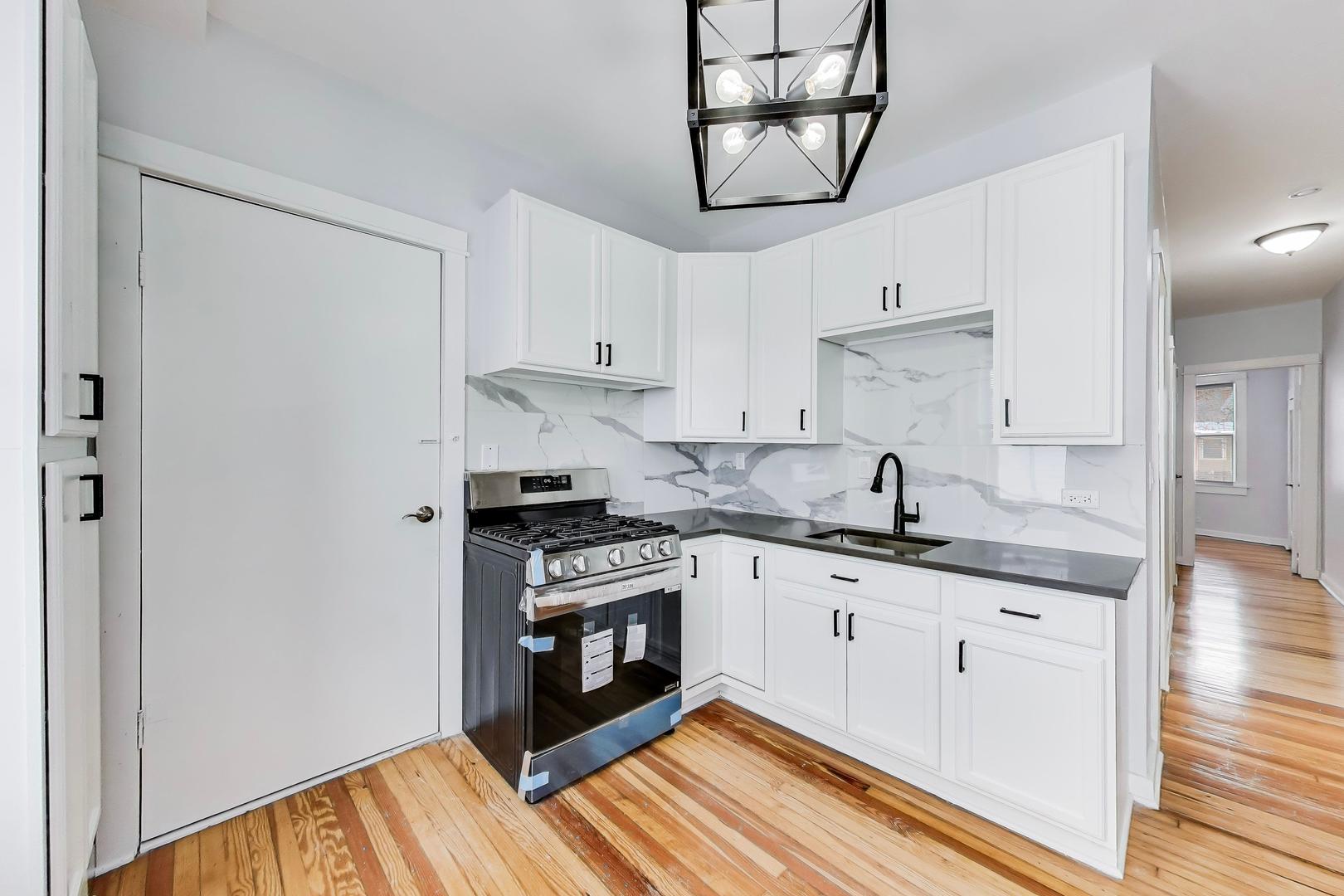 1638 Oakwood Avenue, Des Plaines, IL 60016