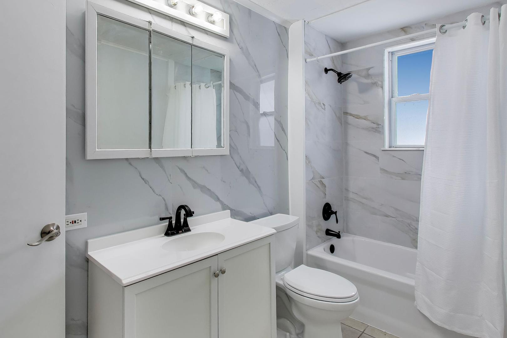 1638 Oakwood Avenue, Des Plaines, IL 60016