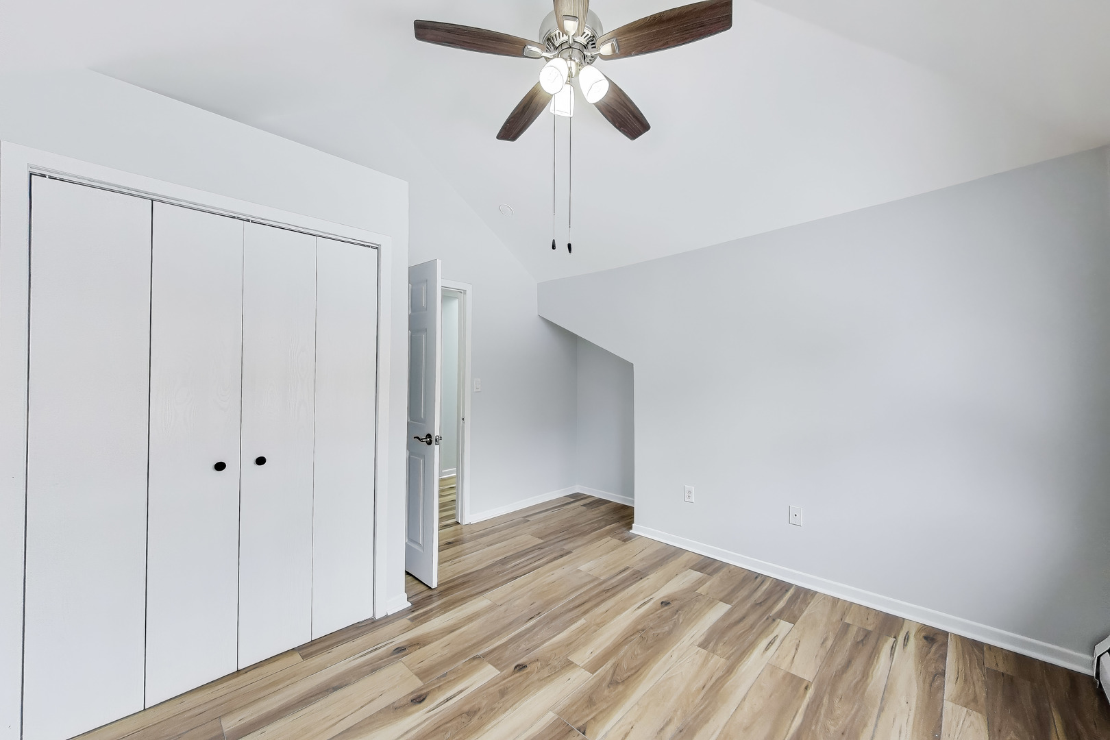 1638 Oakwood Avenue, Des Plaines, IL 60016