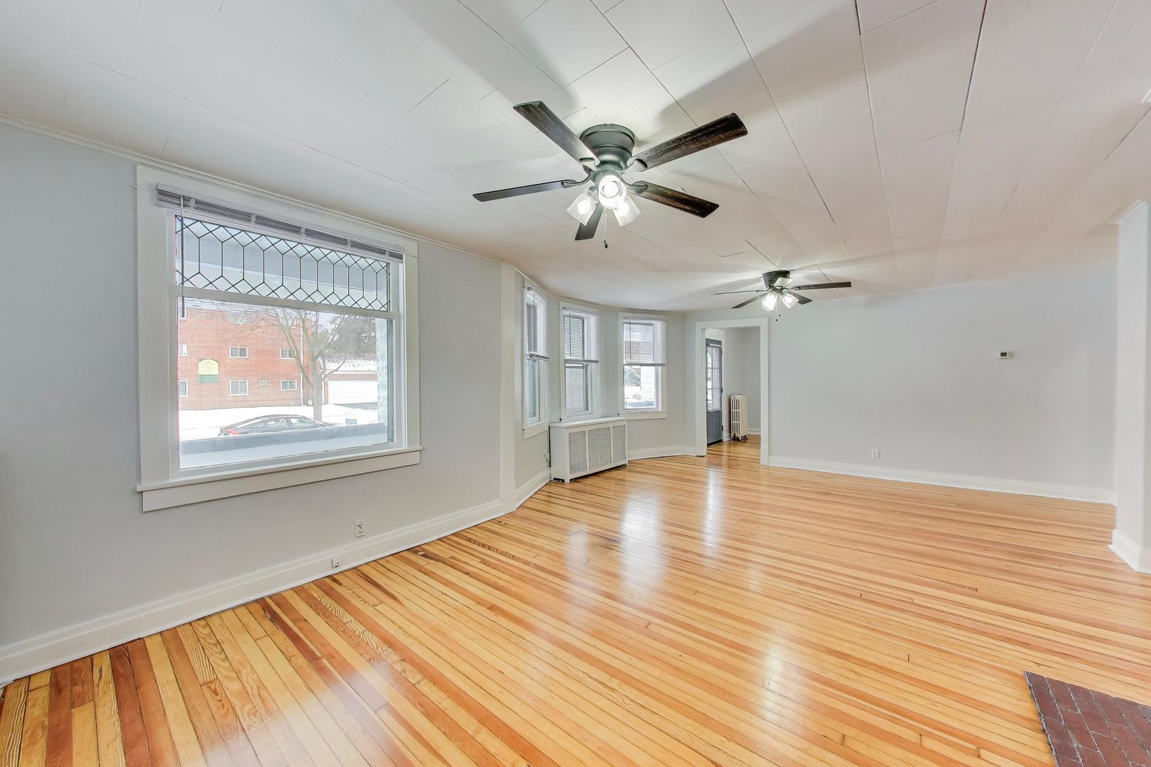 1638 Oakwood Avenue, Des Plaines, IL 60016