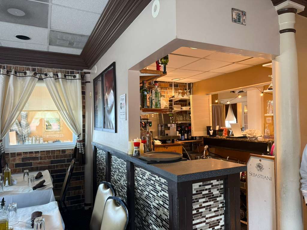 740 N Wolf Road, Des Plaines, IL 60016