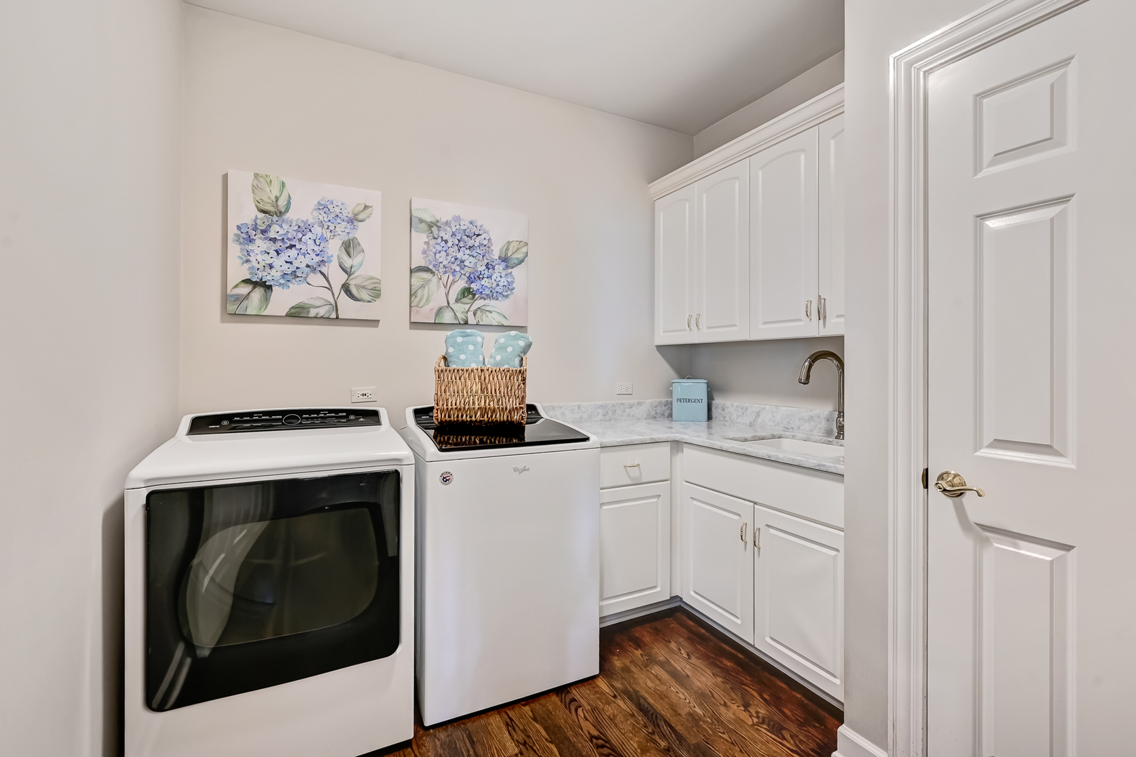 708 Fairfield Court, Westmont, IL 60559