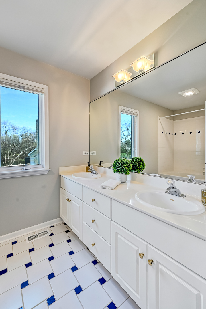 708 Fairfield Court, Westmont, IL 60559