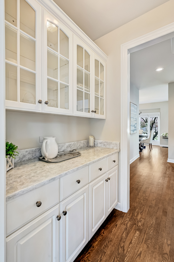 708 Fairfield Court, Westmont, IL 60559