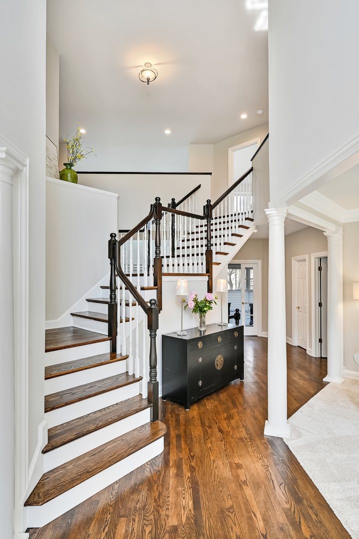 708 Fairfield Court, Westmont, IL 60559