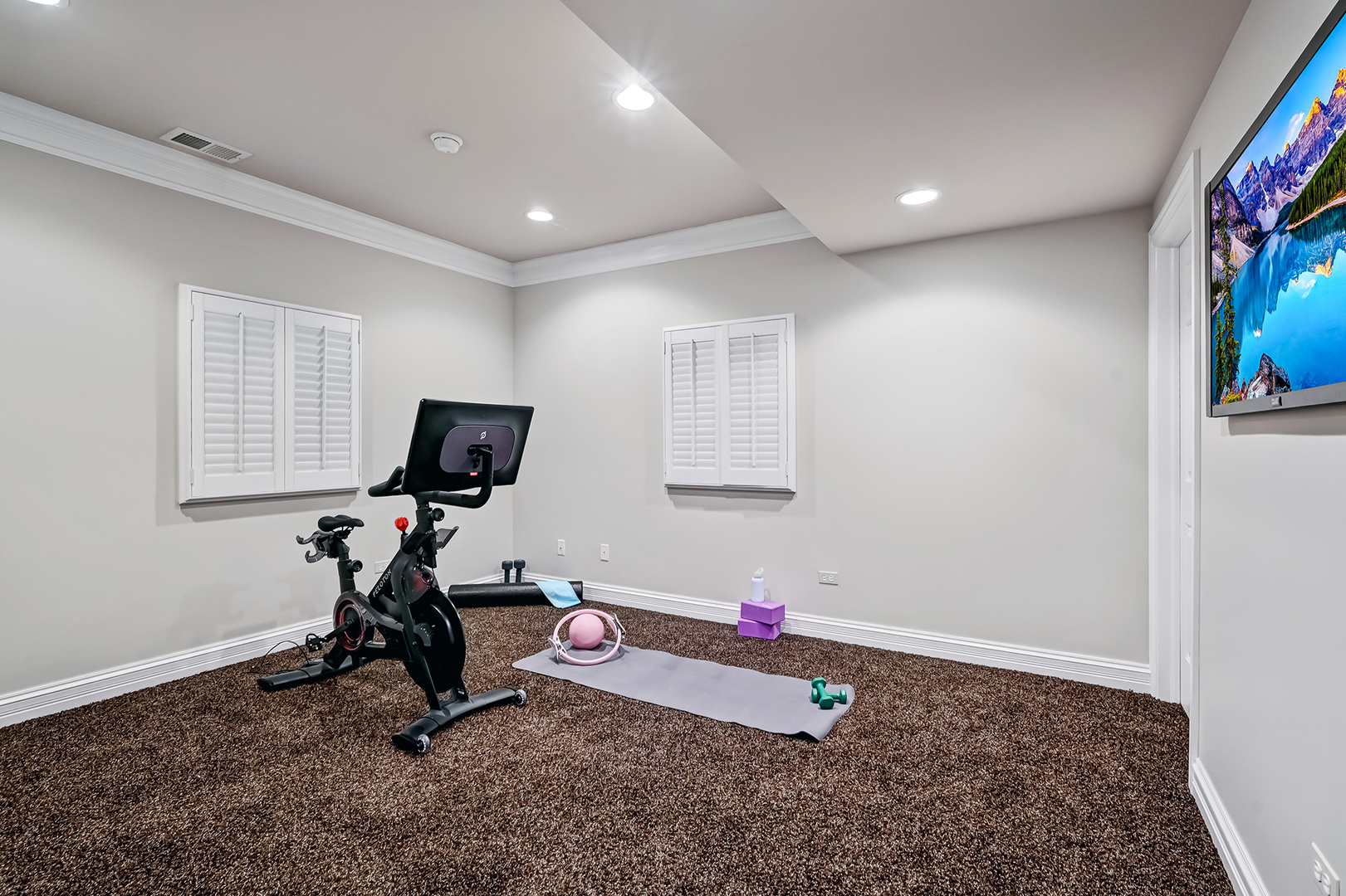 708 Fairfield Court, Westmont, IL 60559