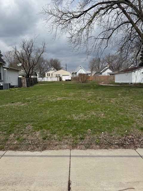 1209 W Market Street, Bloomington, IL 61701