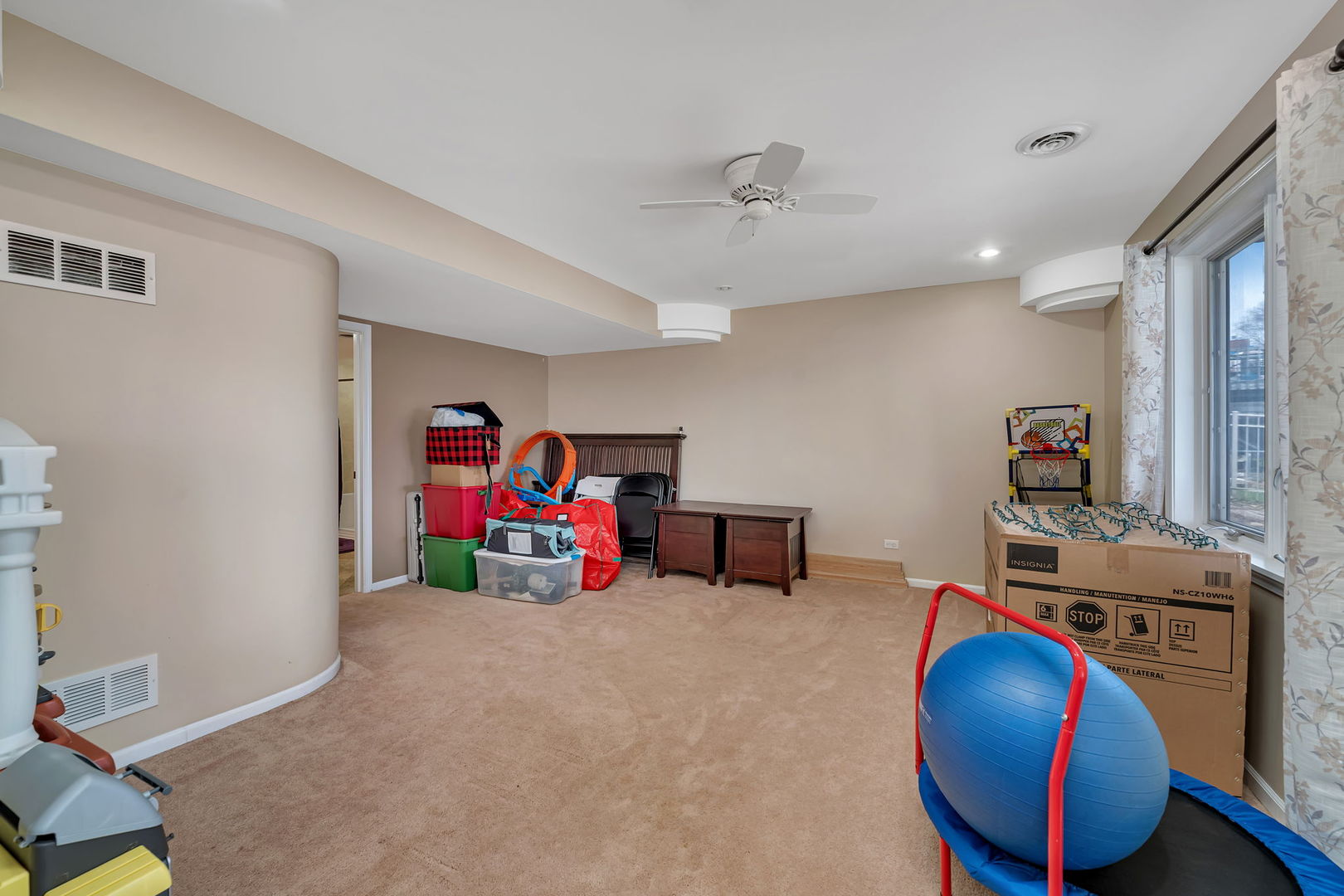 208 Santos Avenue, Minooka, IL 60447