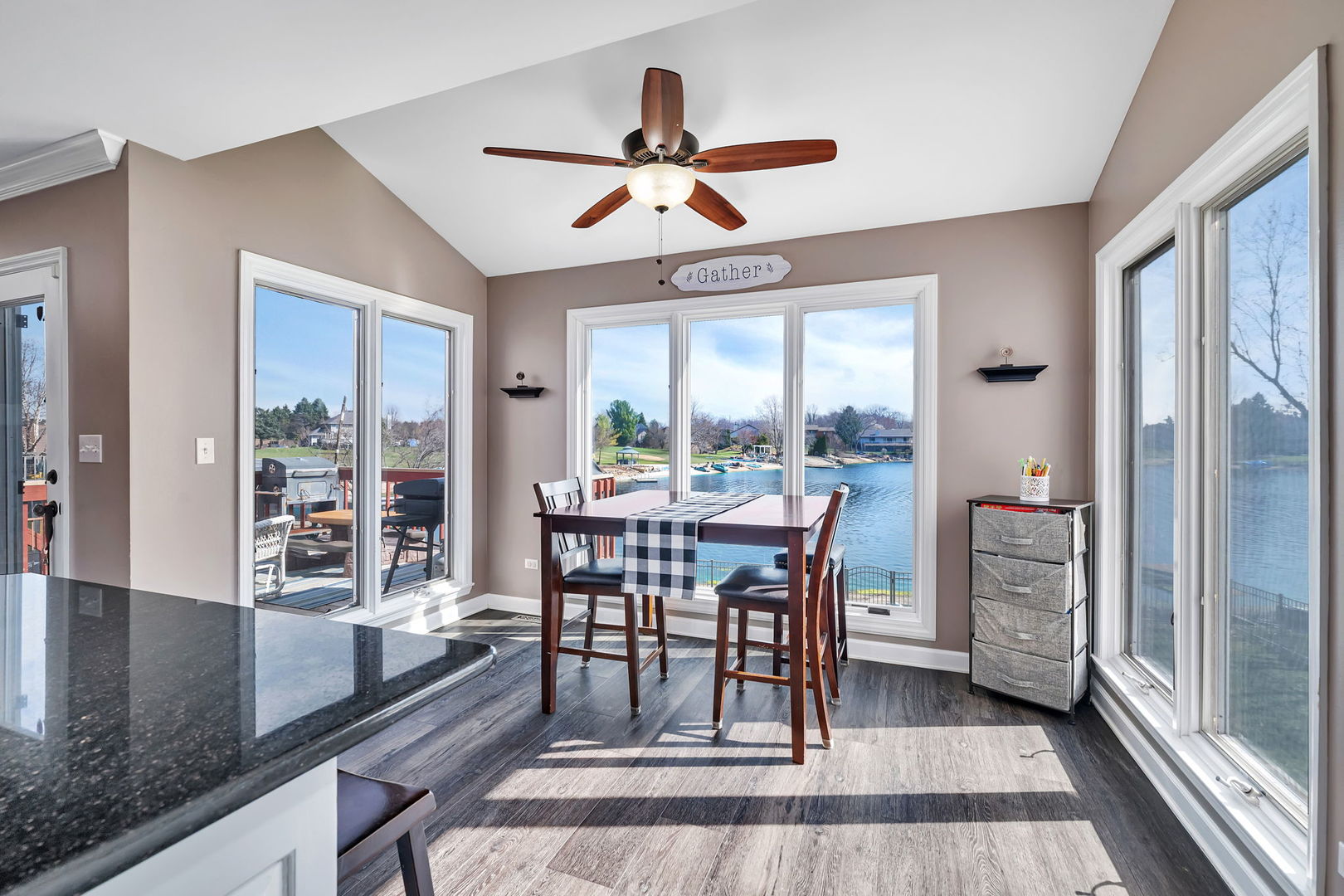 208 Santos Avenue, Minooka, IL 60447