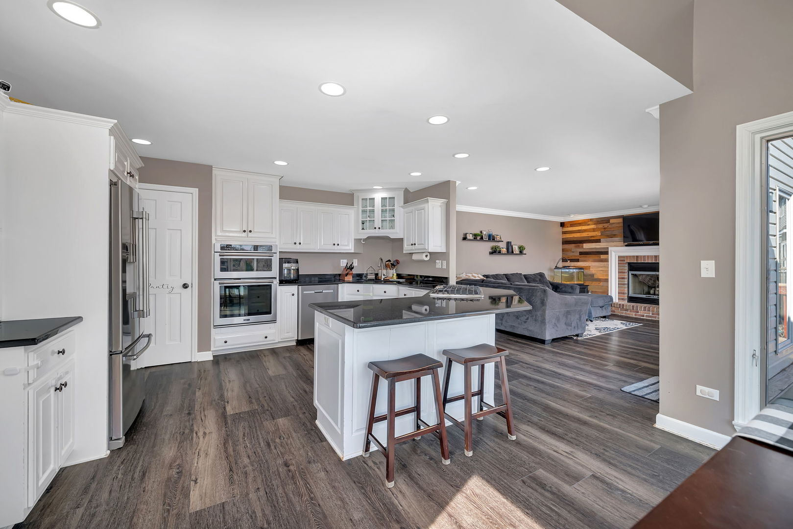 208 Santos Avenue, Minooka, IL 60447