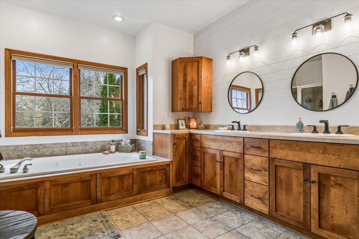 12556 Woodview Street, Plano, IL 60545