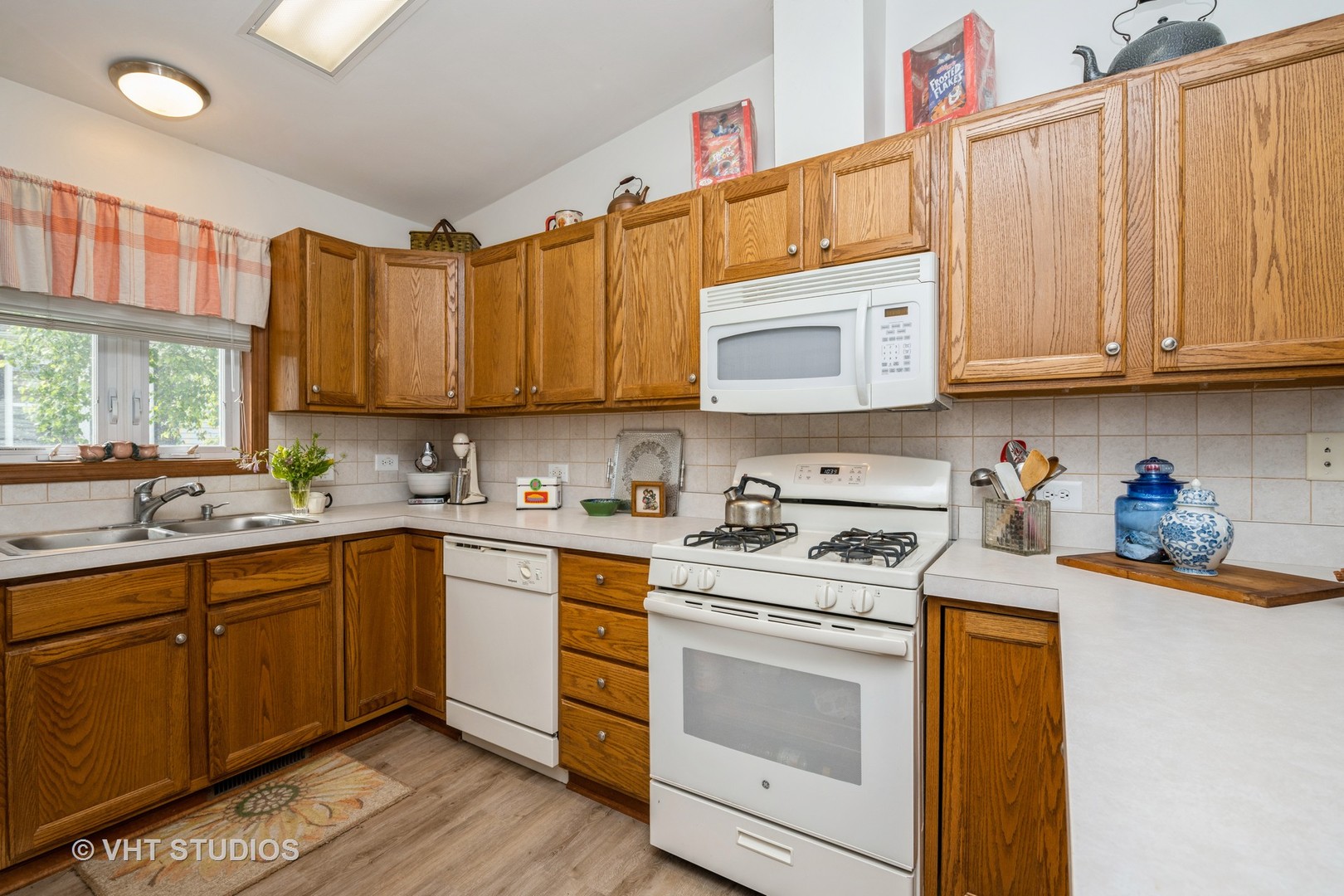 1016 Castleton Court, Grayslake, IL 60030