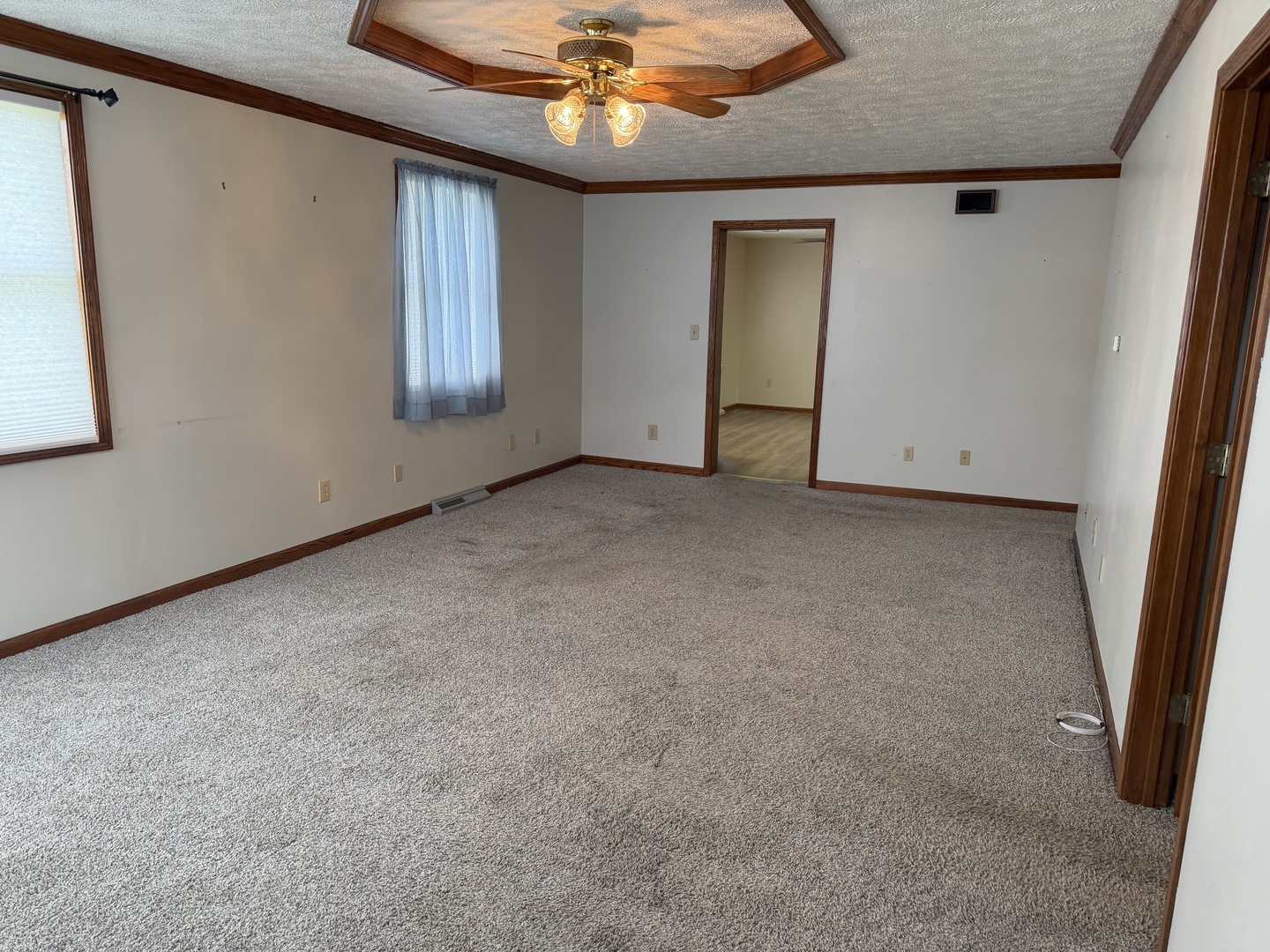 609 E Clay Street, Clinton, IL 61727