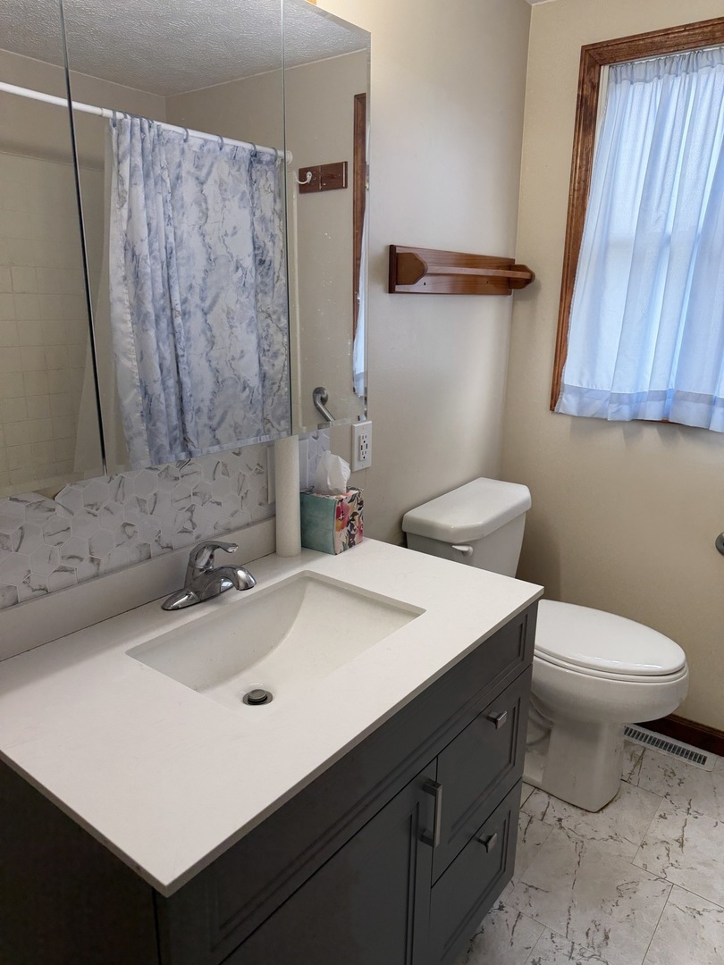 609 E Clay Street, Clinton, IL 61727