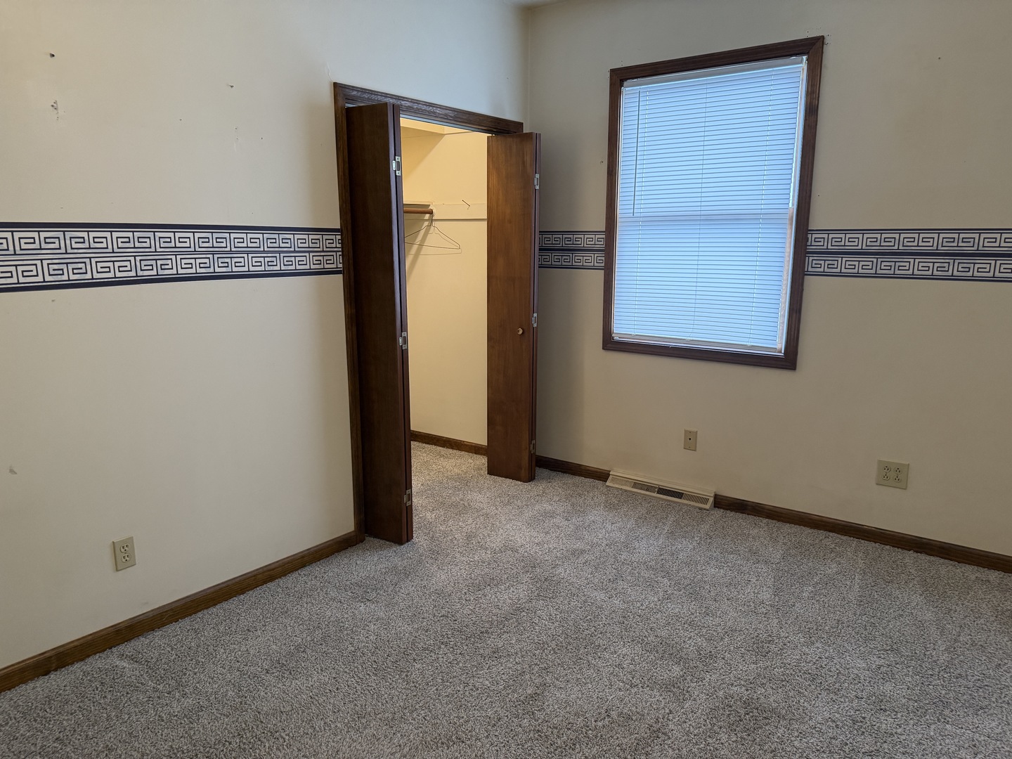 609 E Clay Street, Clinton, IL 61727