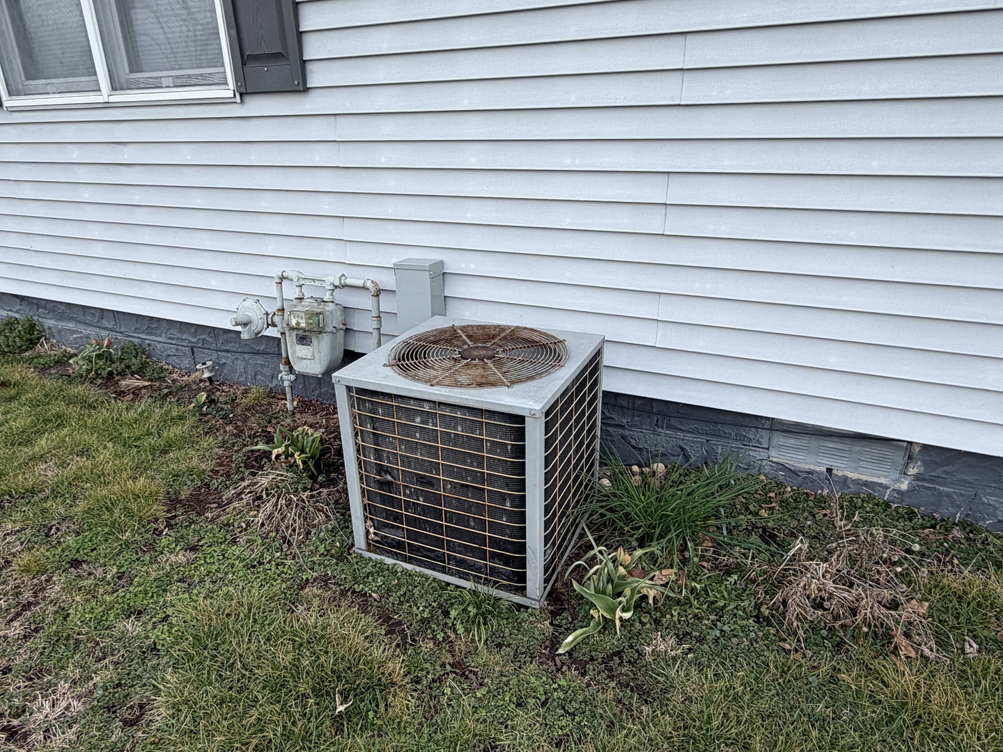 609 E Clay Street, Clinton, IL 61727