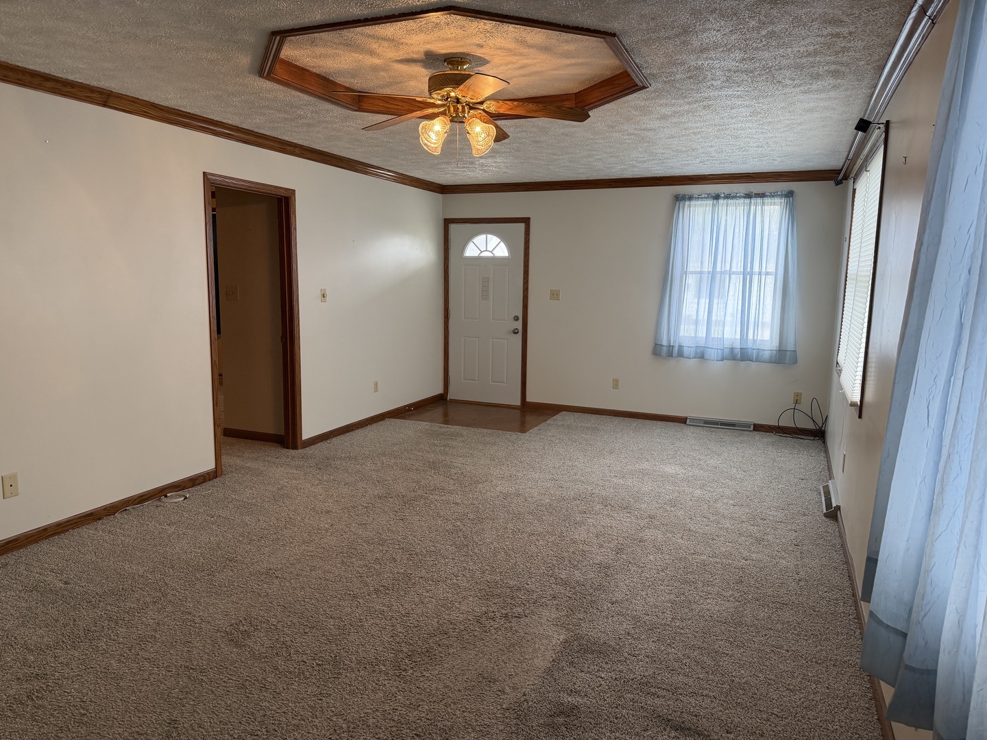 609 E Clay Street, Clinton, IL 61727