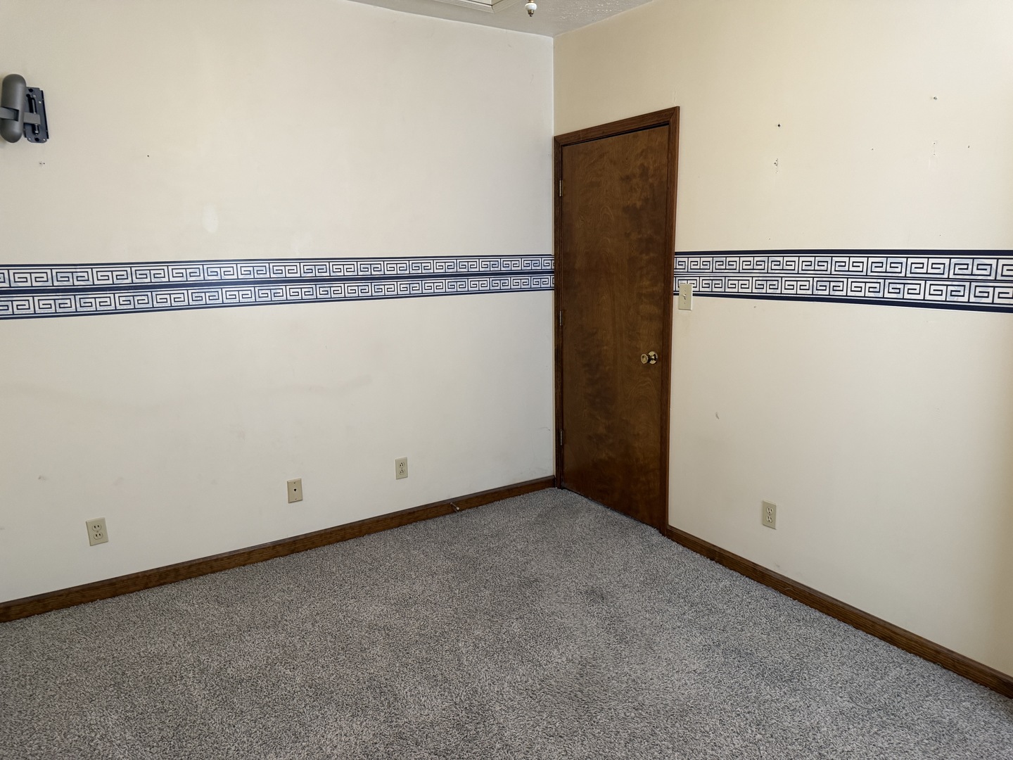 609 E Clay Street, Clinton, IL 61727