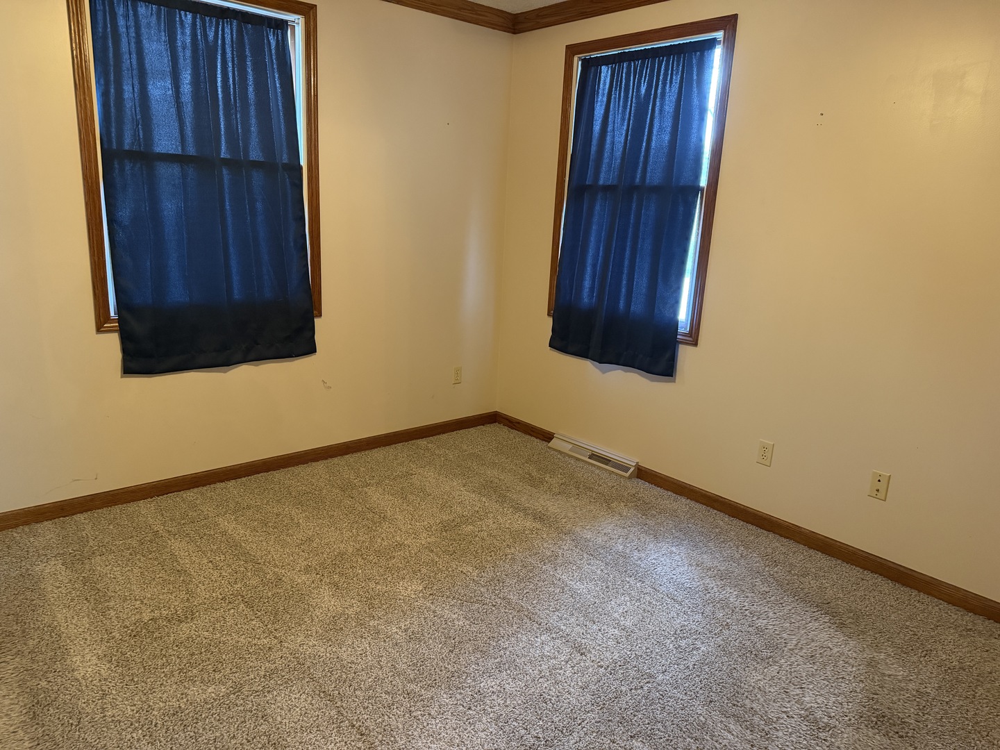 609 E Clay Street, Clinton, IL 61727