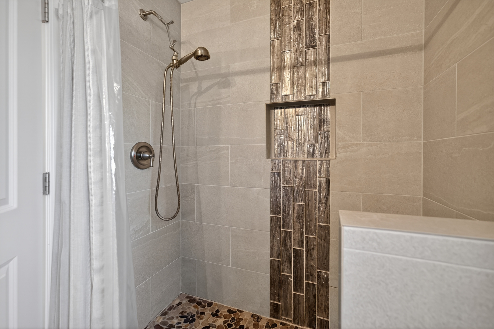 270 S Ott Avenue, Glen Ellyn, IL 60137