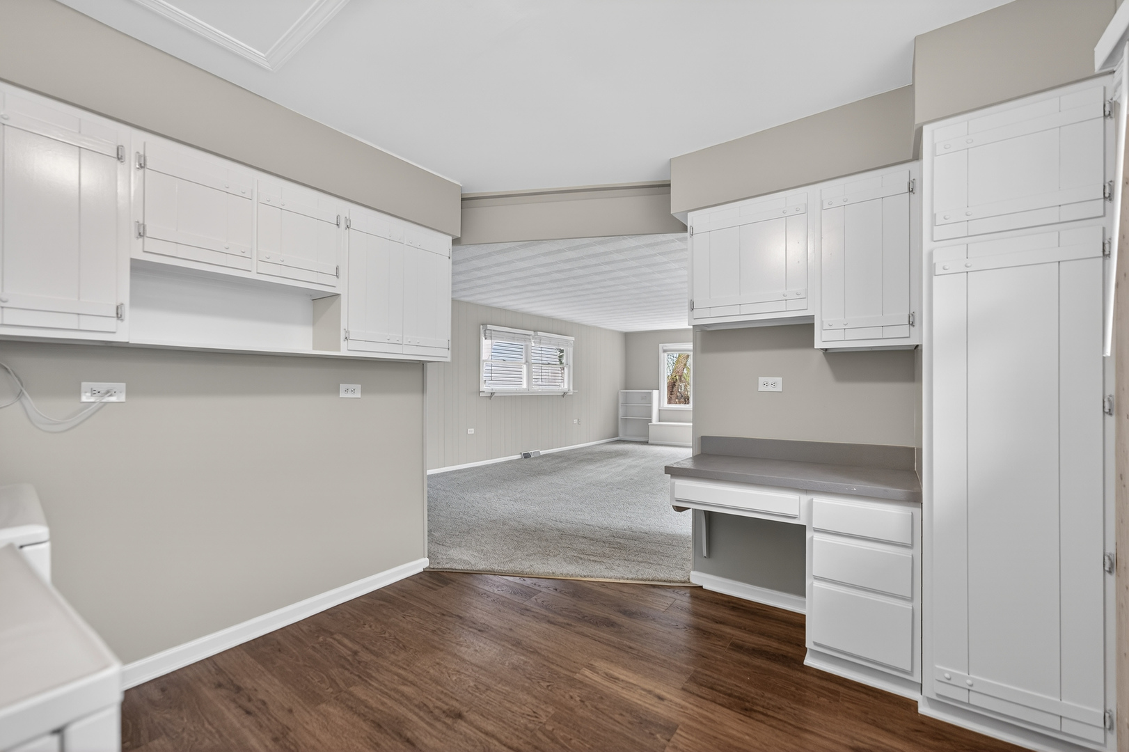 270 S Ott Avenue, Glen Ellyn, IL 60137