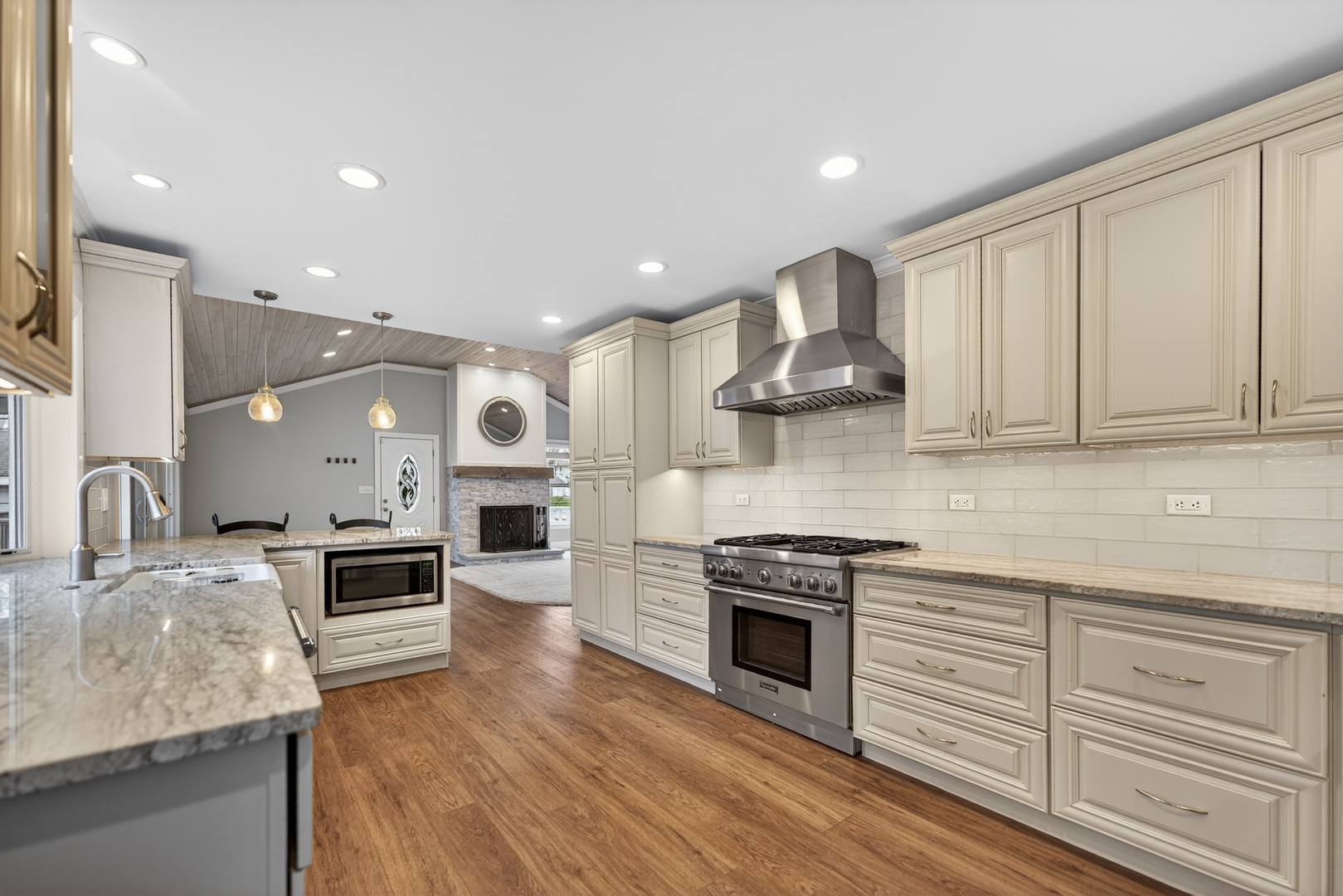 270 S Ott Avenue, Glen Ellyn, IL 60137