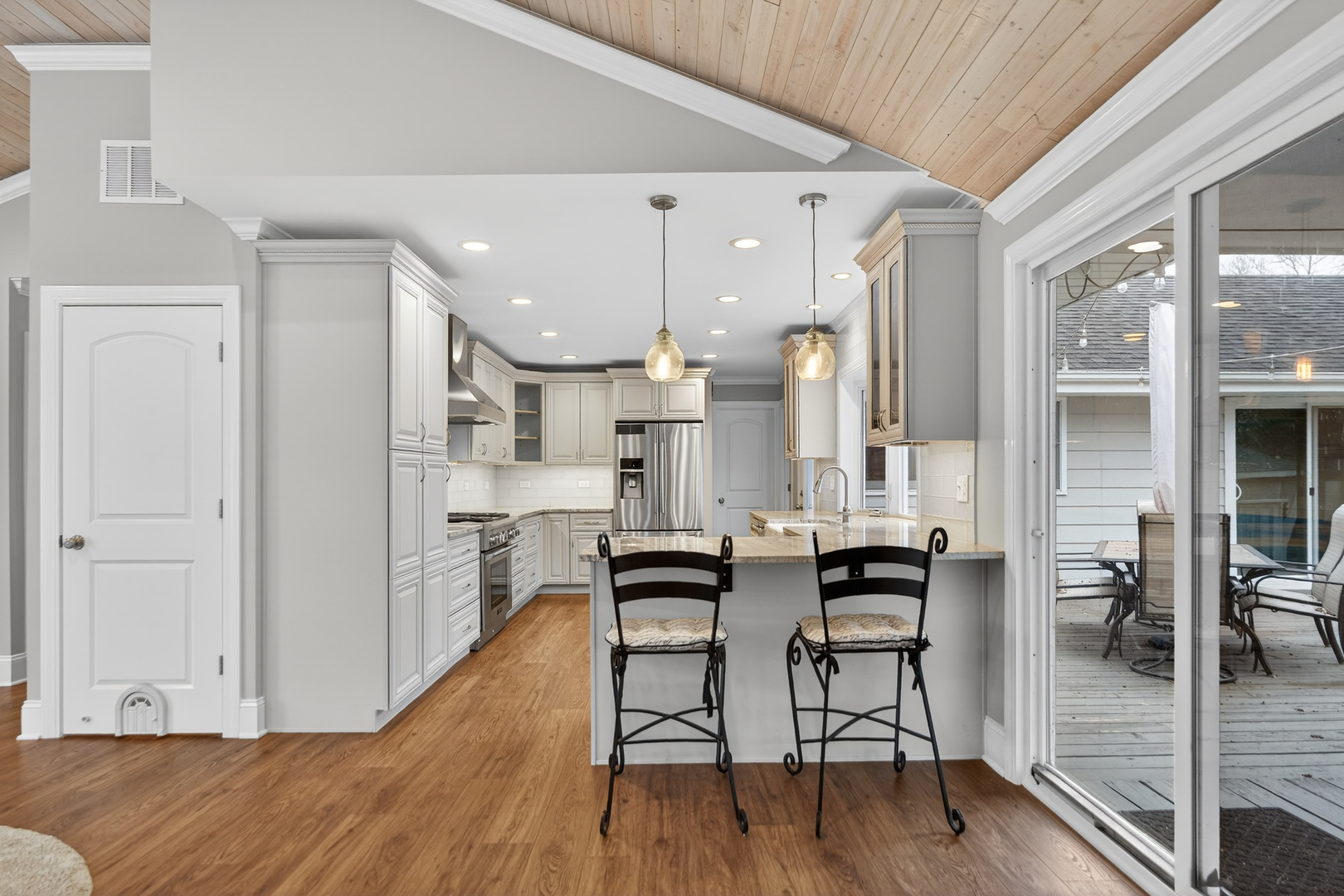 270 S Ott Avenue, Glen Ellyn, IL 60137