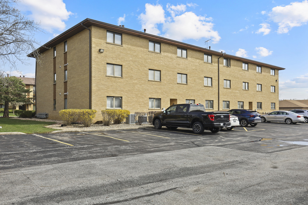 7301 Evergreen Drive #2B, Orland Park, IL 60462