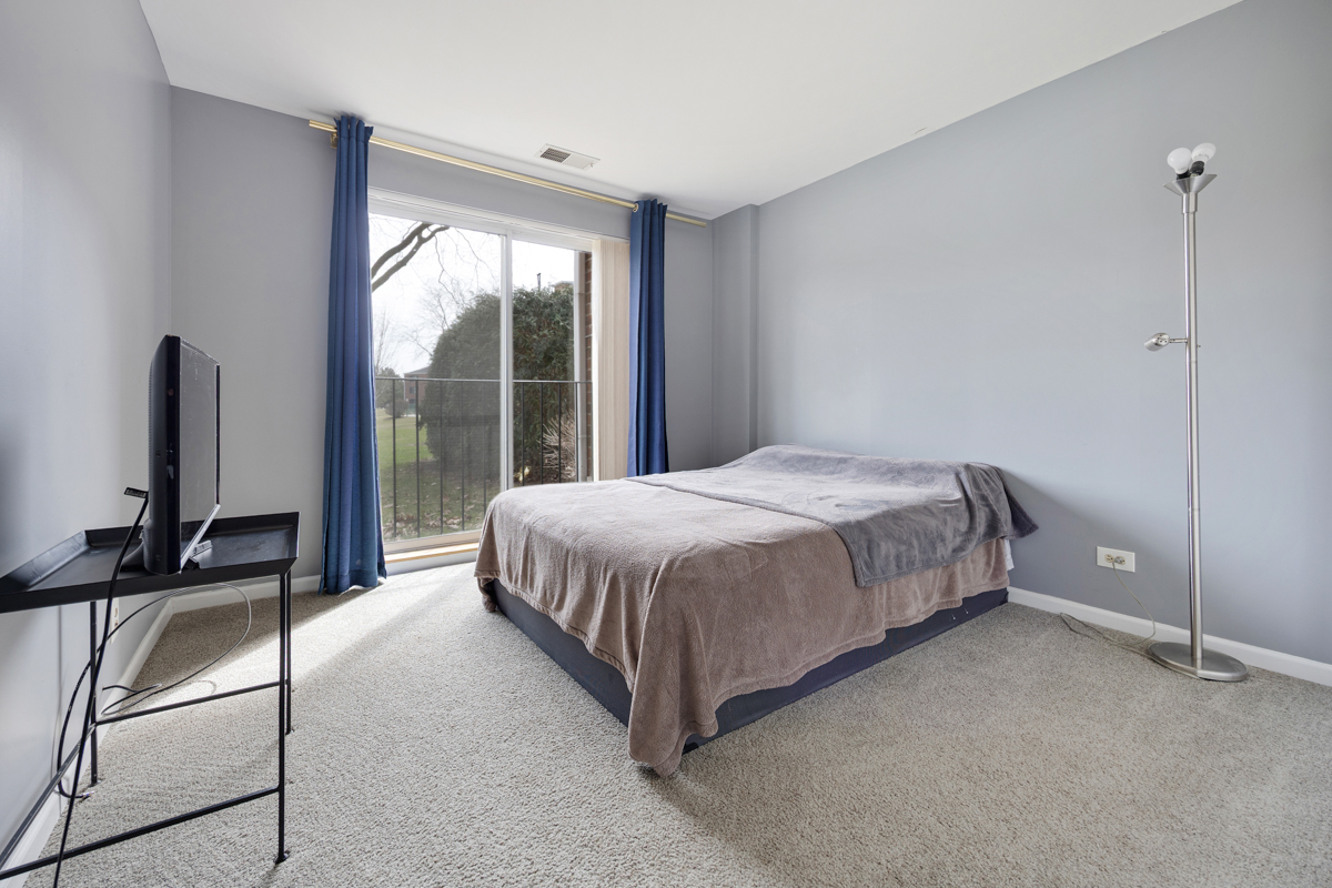 815 Leicester Road #114A, Elk Grove Village, IL 60007