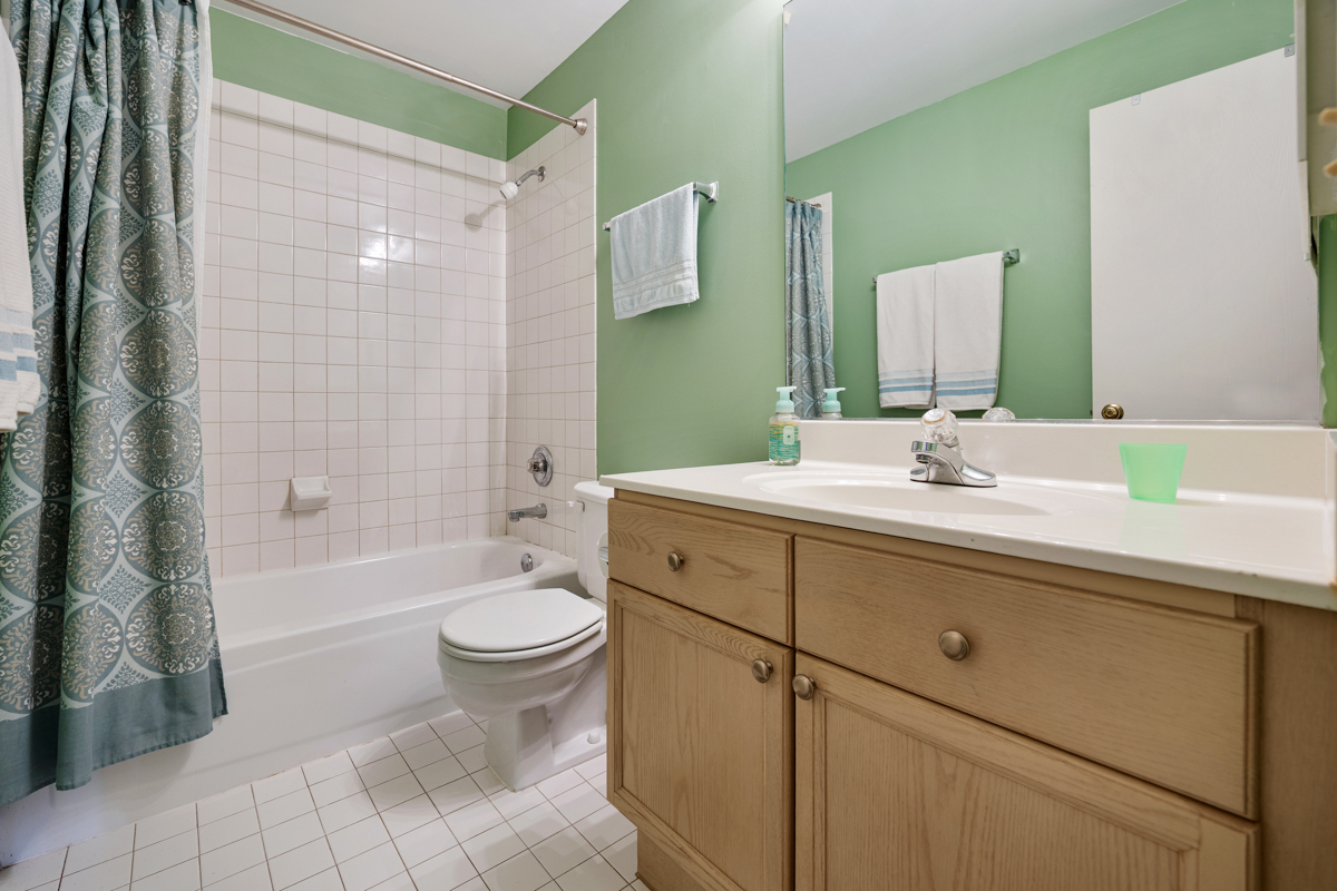 815 Leicester Road #114A, Elk Grove Village, IL 60007