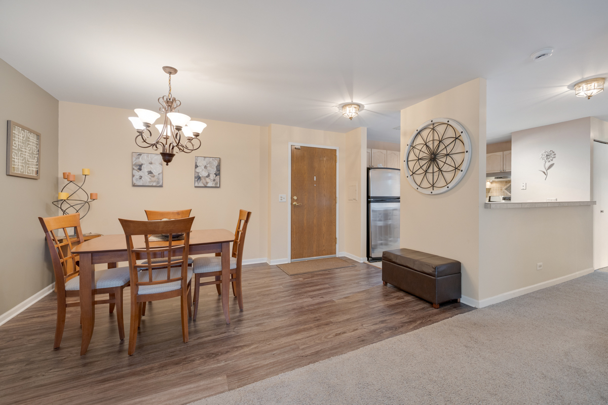 815 Leicester Road #114A, Elk Grove Village, IL 60007