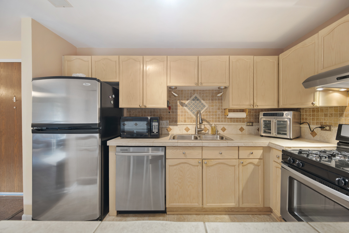 815 Leicester Road #114A, Elk Grove Village, IL 60007