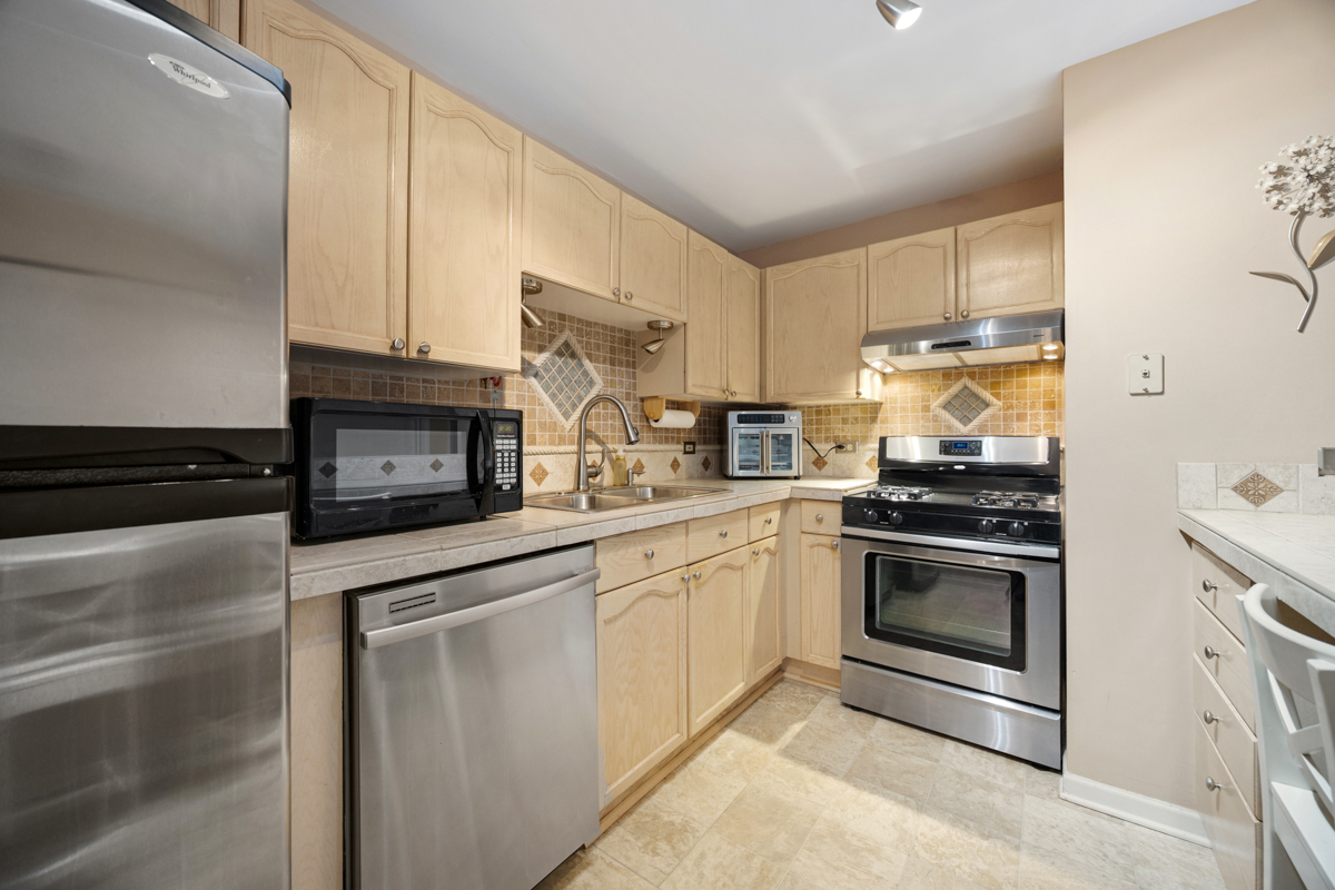 815 Leicester Road #114A, Elk Grove Village, IL 60007