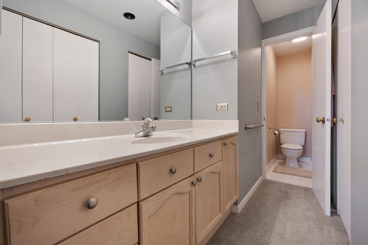 815 Leicester Road #114A, Elk Grove Village, IL 60007