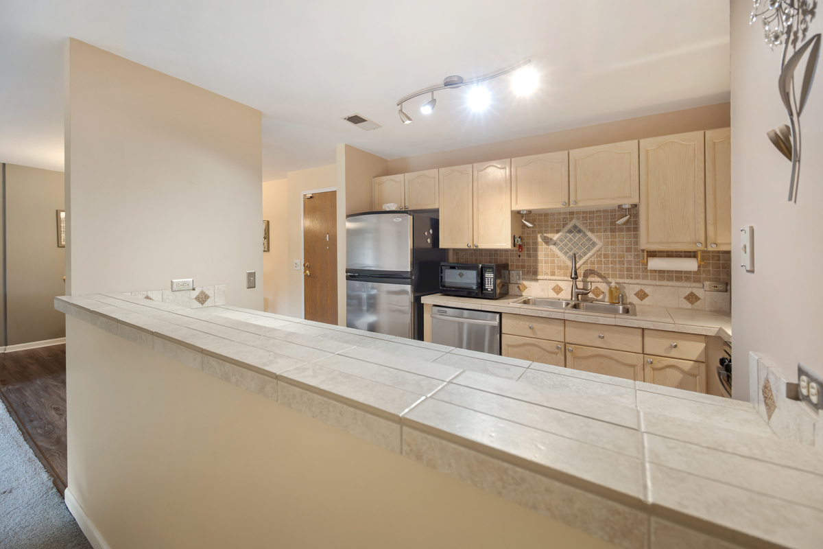 815 Leicester Road #114A, Elk Grove Village, IL 60007