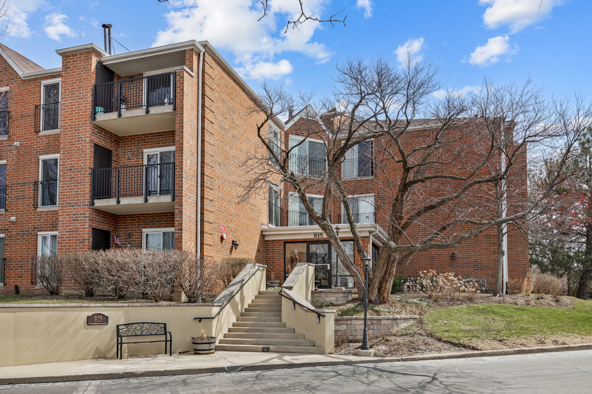 815 Leicester Road #114A, Elk Grove Village, IL 60007