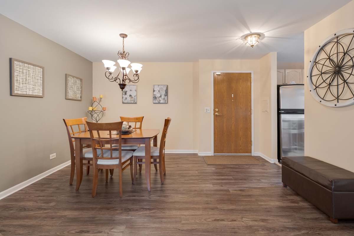 815 Leicester Road #114A, Elk Grove Village, IL 60007