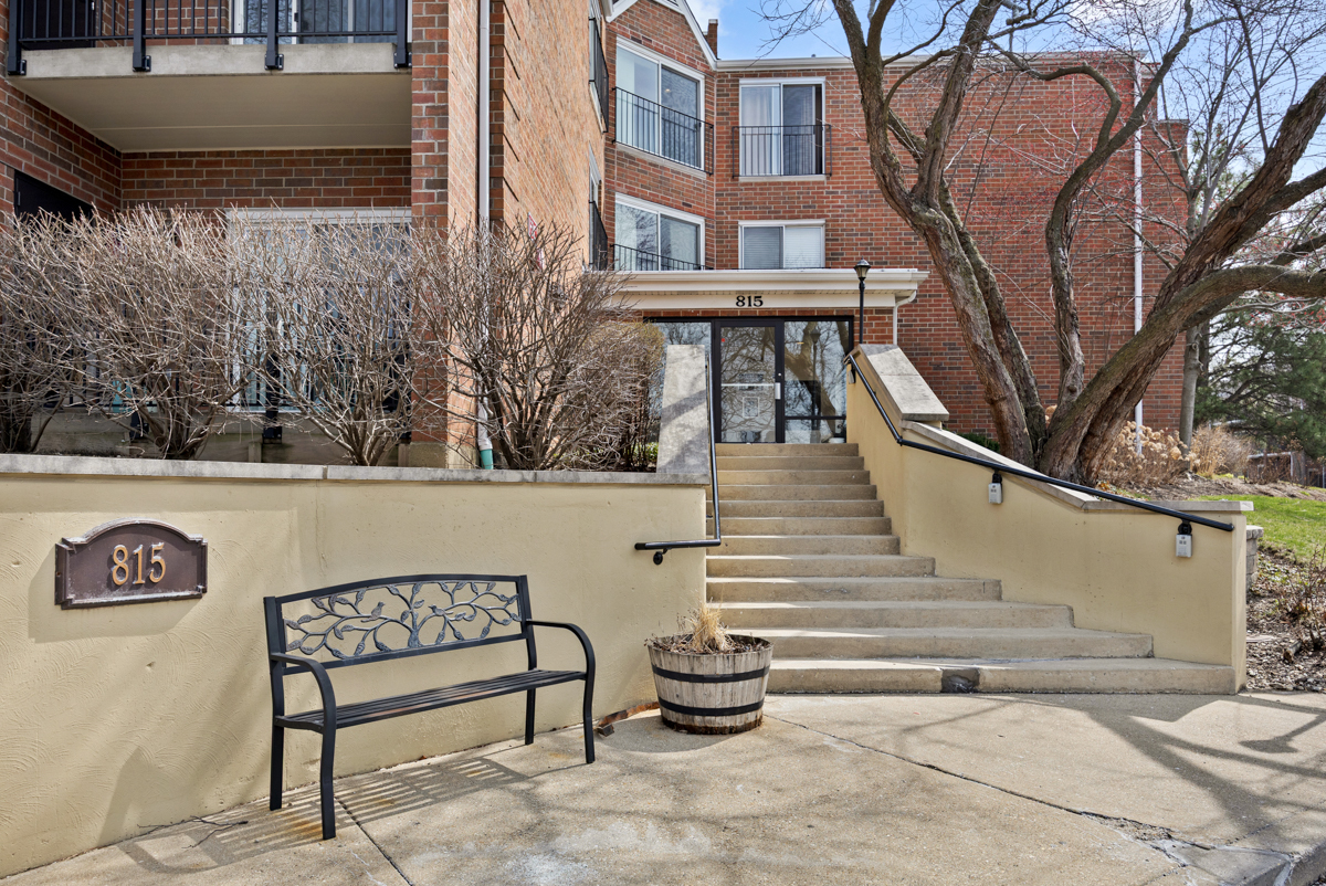 815 Leicester Road #114A, Elk Grove Village, IL 60007