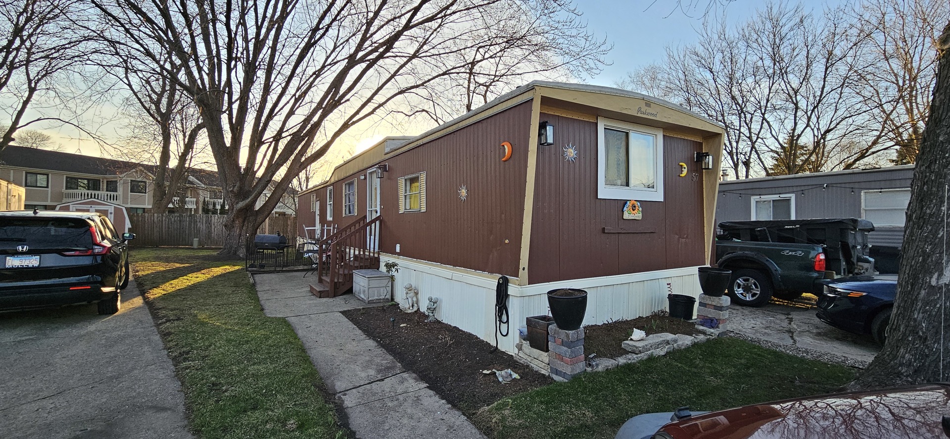 57 CURRICLE Road, Wheeling, IL 60090