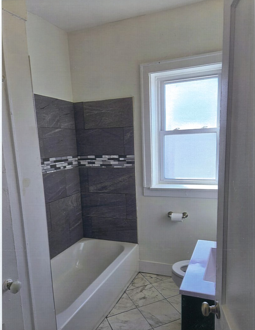 7847 S Paxton Avenue, Chicago, IL 60649