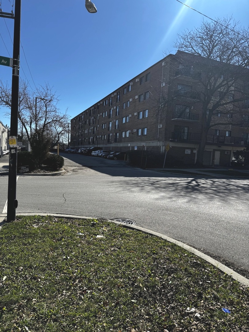 2333 N Neva Avenue #404C, Chicago, IL 60707