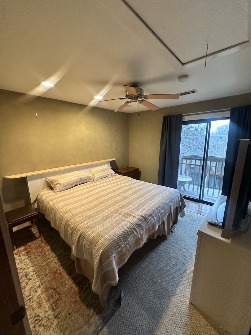 34 Montego Colony #1, Fox Lake, IL 60020