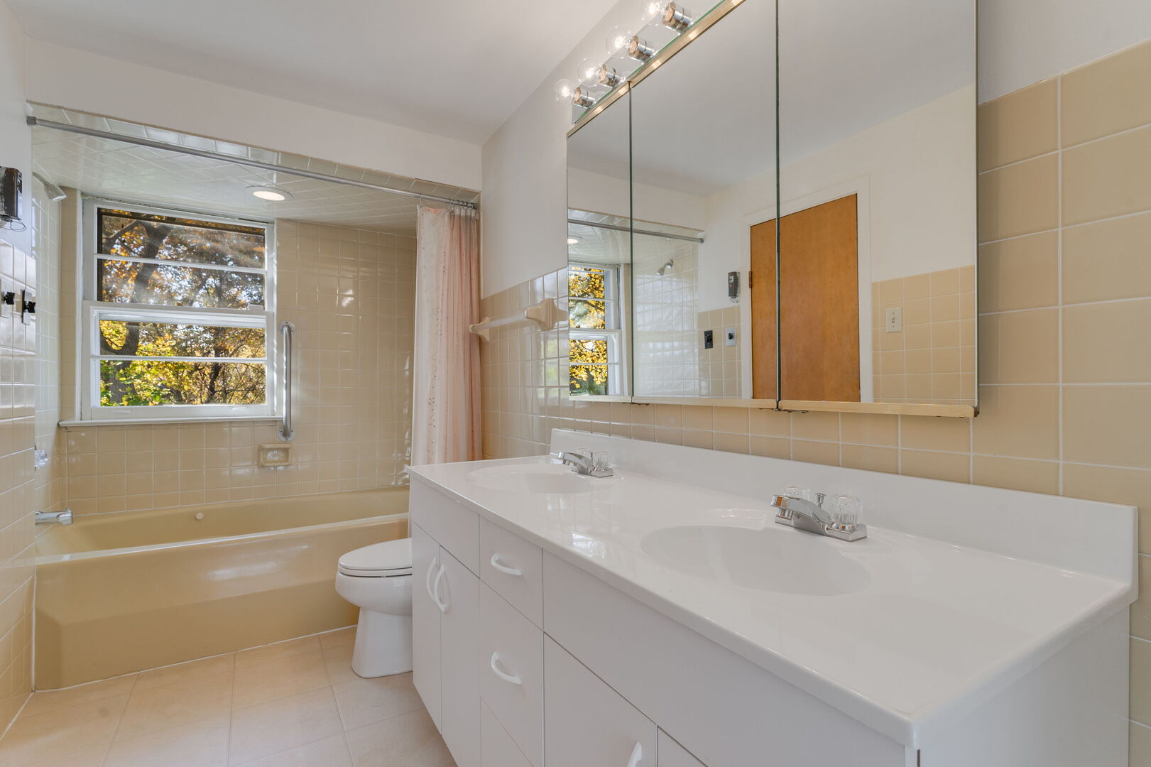 4700 Central Avenue, Western Springs, IL 60558