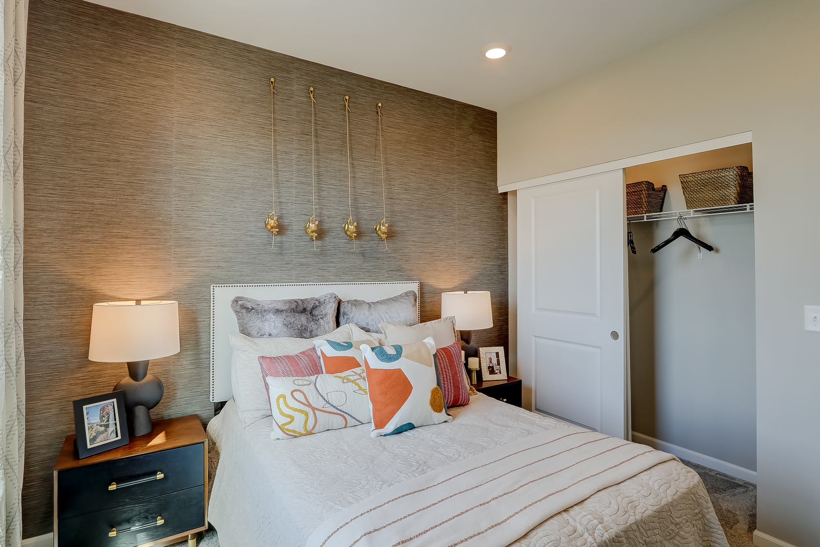 402 Comstock Road, South Elgin, IL 60177