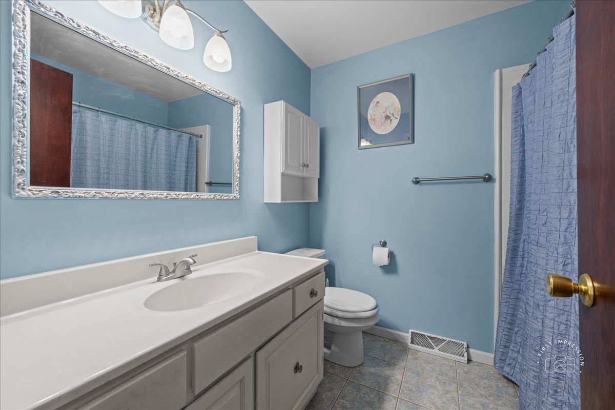 27W285 Bauer Road, Naperville, IL 60563