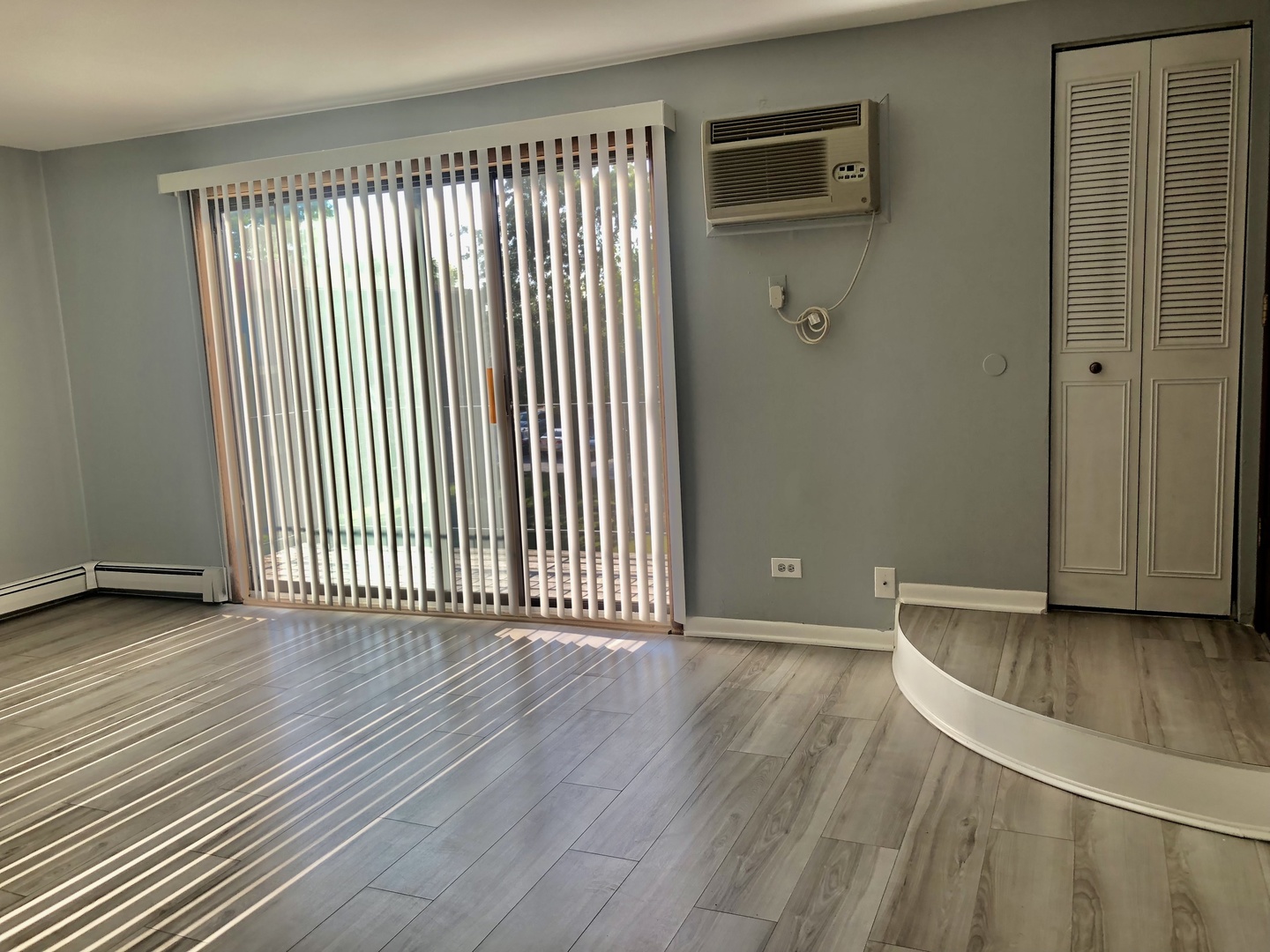 624 W 65th Street #6, Westmont, IL 60559